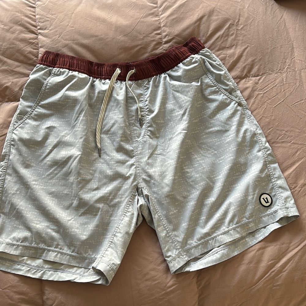 Vuori men’s XXL lined athletic shorts